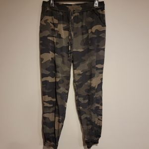 PINK Size Medium Camo Joggers